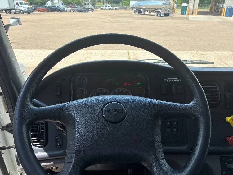 2021 Freightliner eM2 in Jackson, MS — photo 10