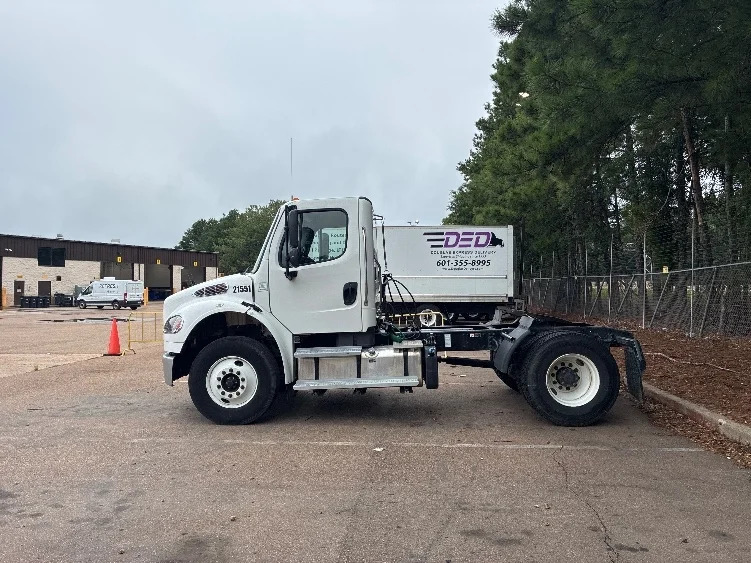 2021 Freightliner eM2 in Jackson, MS — photo 4
