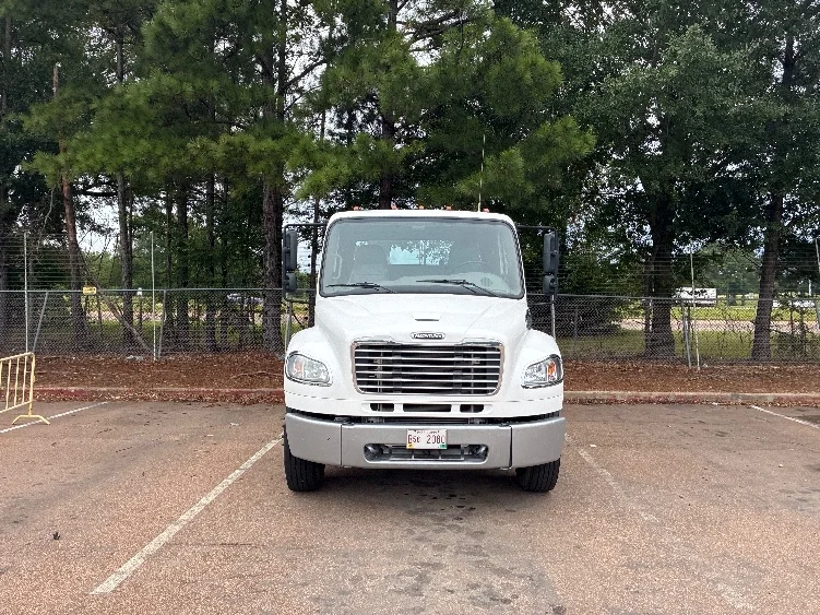 2021 Freightliner eM2 in Jackson, MS — photo 2
