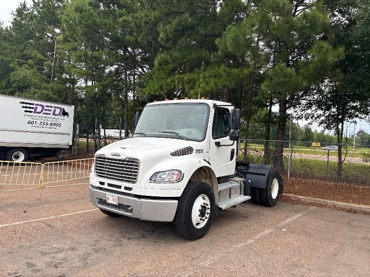 2021 Freightliner eM2 in Jackson, MS — photo 3