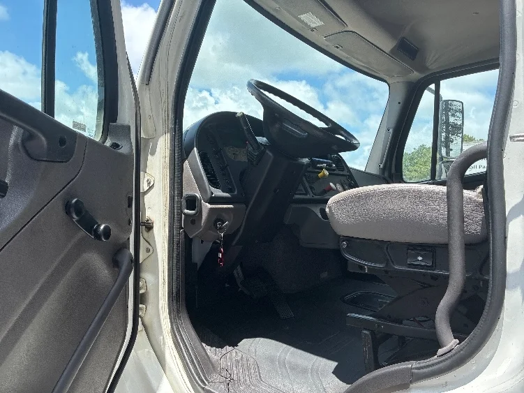 2021 Freightliner eM2 in Jackson, MS — photo 8