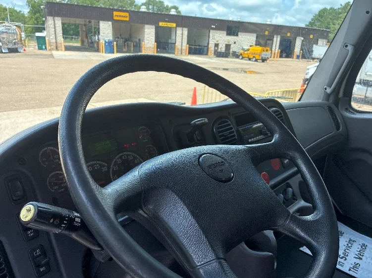 2021 Freightliner eM2 in Jackson, MS — photo 9