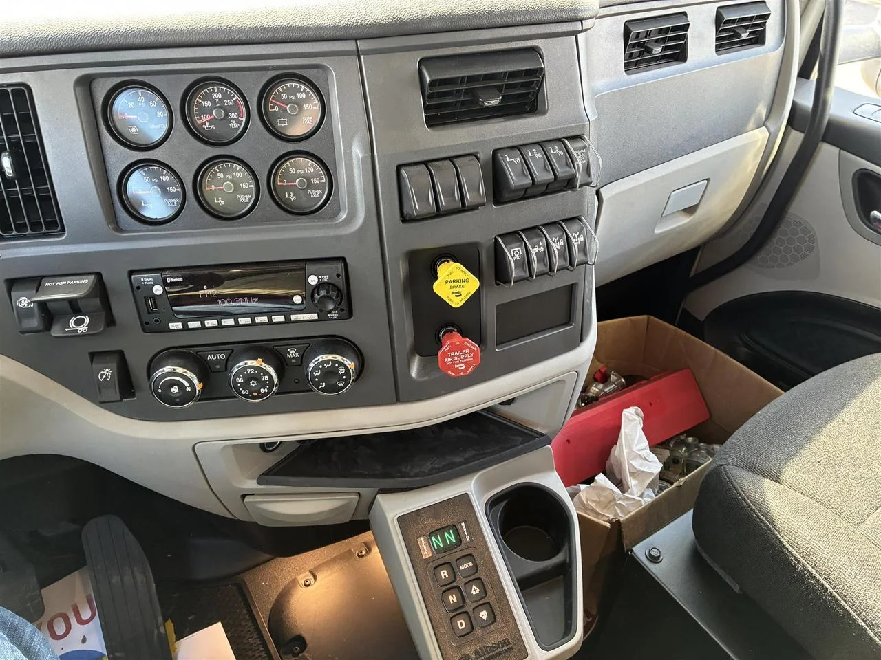 2025 Peterbilt 567 - image 9