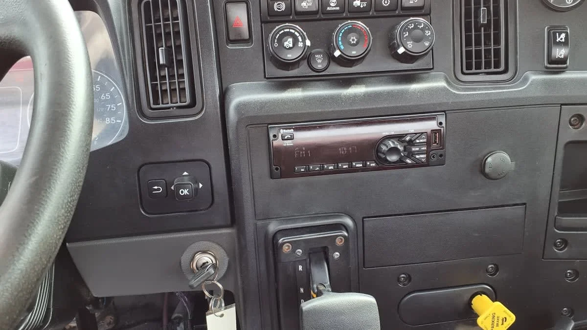 2020 International MV in Salisbury, MA — photo 10
