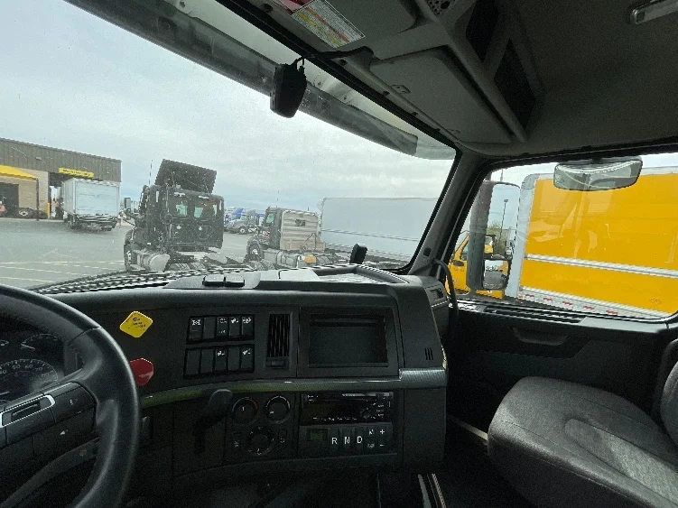 2021 Volvo VNR 640 in Phoenix, AZ — photo 10