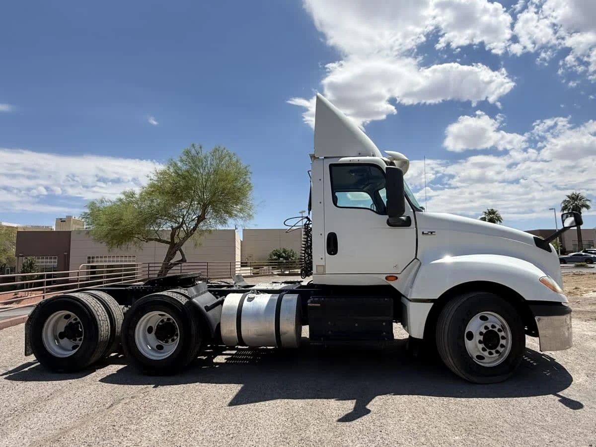 2019 International LT in North Las Vegas, NV — photo 4
