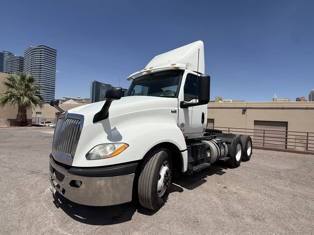 2019 International LT in North Las Vegas, NV — photo 3