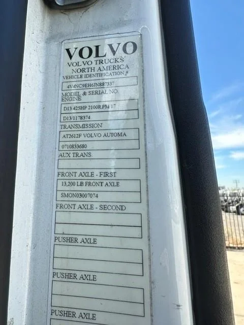 2018 Volvo VNL 300 — photo 8