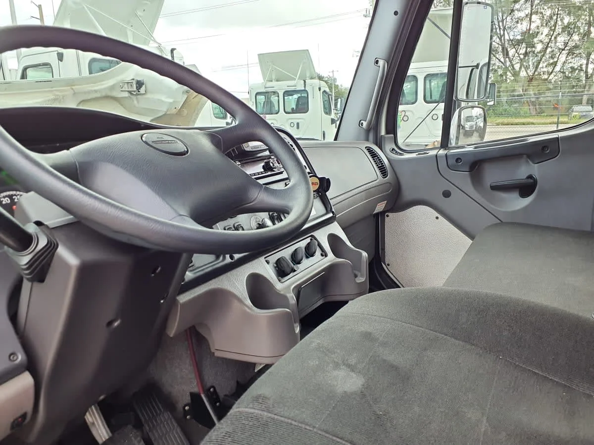 2018 Freightliner M2 106 in Miami, FL — photo 7