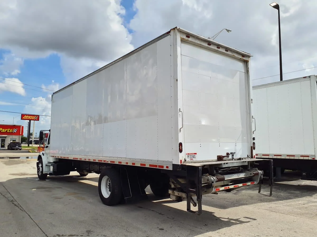 2018 Freightliner M2 106 in Miami, FL — photo 6
