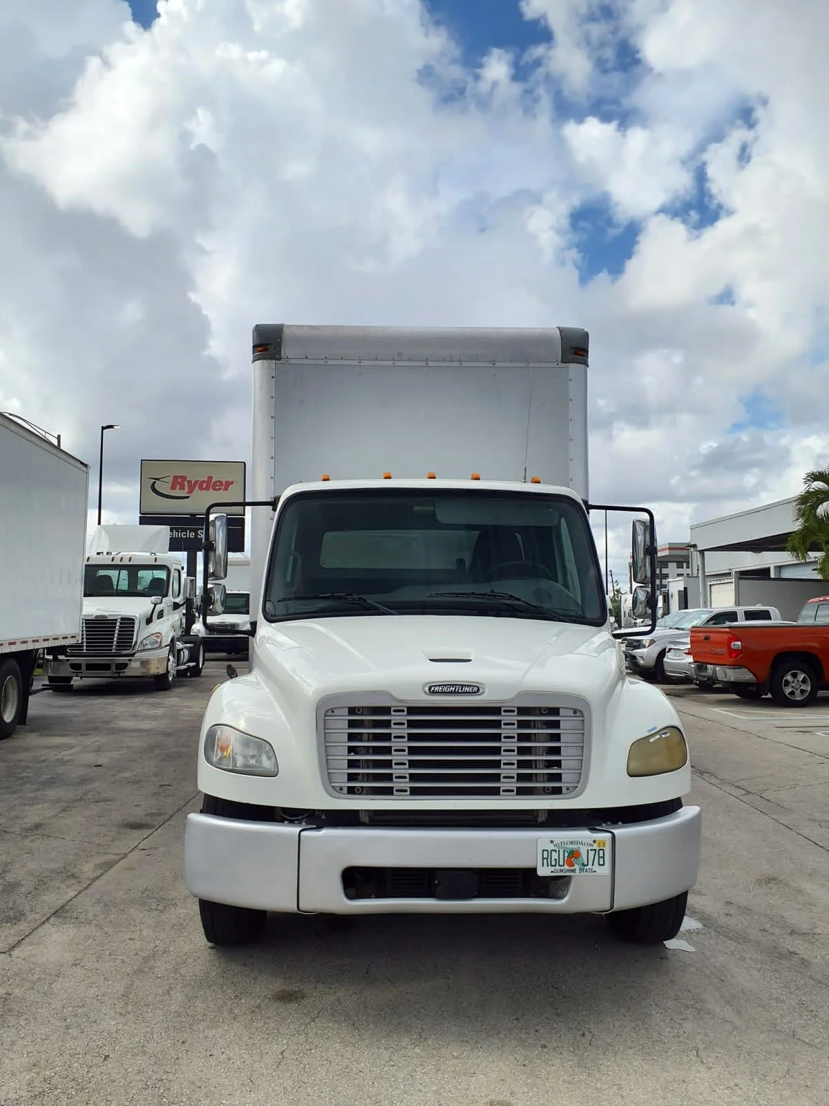 2018 Freightliner M2 106 in Miami, FL — photo 2