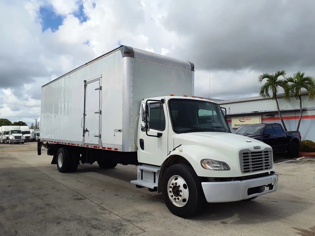 2018 Freightliner M2 106 in Miami, FL — photo 3