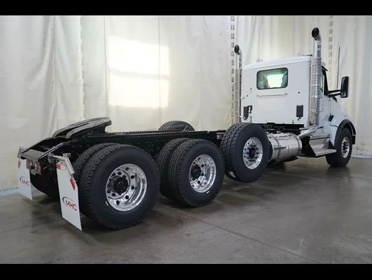 2027 Kenworth T880 in Ankeny, IA — photo 4