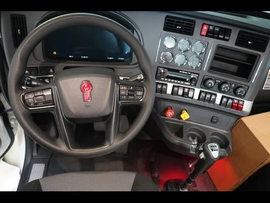 2027 Kenworth T880 in Ankeny, IA — photo 2