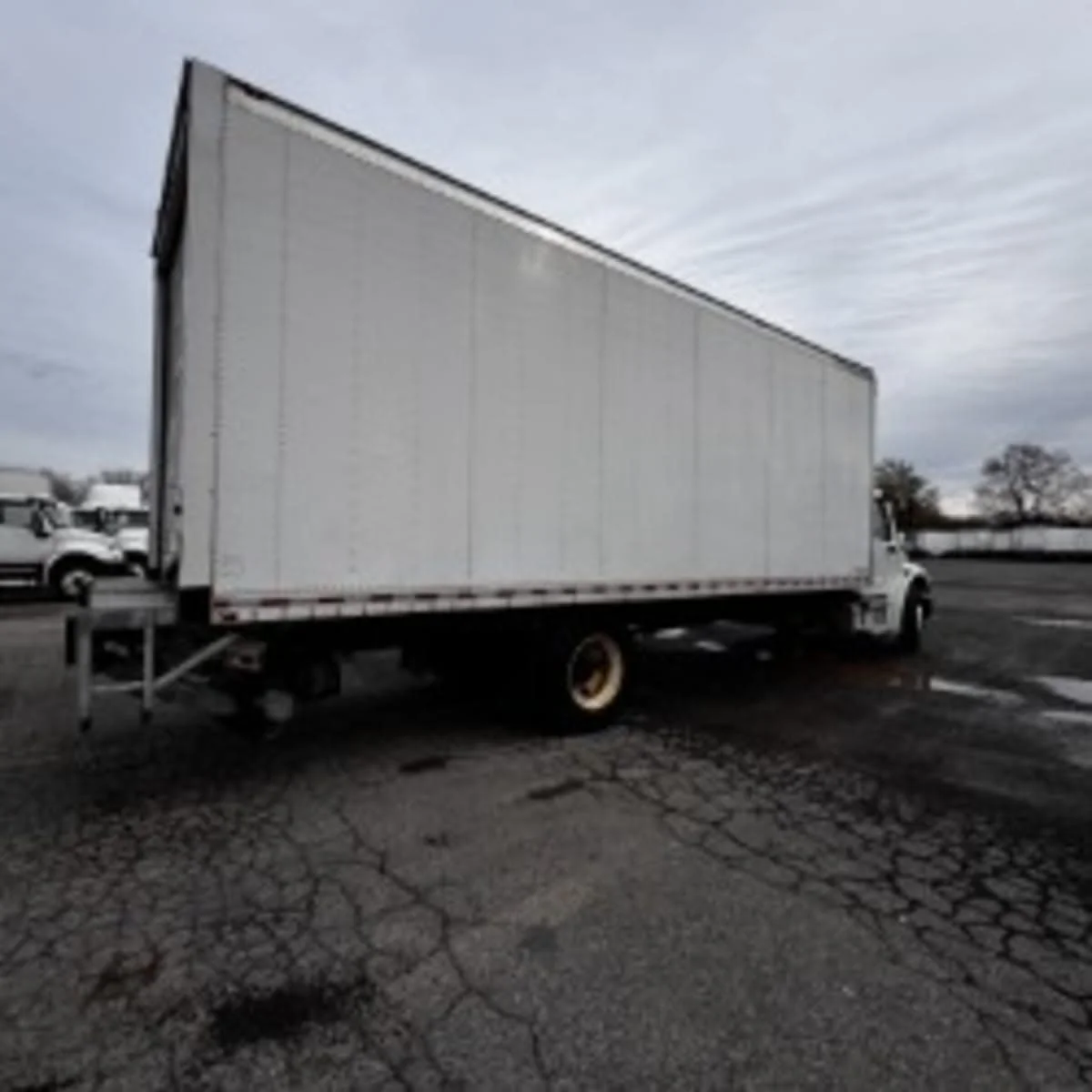 2019 Freightliner M2 106 - image 4