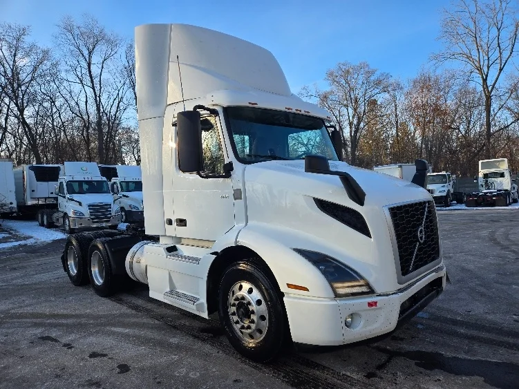 2021 Volvo VNR 640 in Ypsilanti, MI