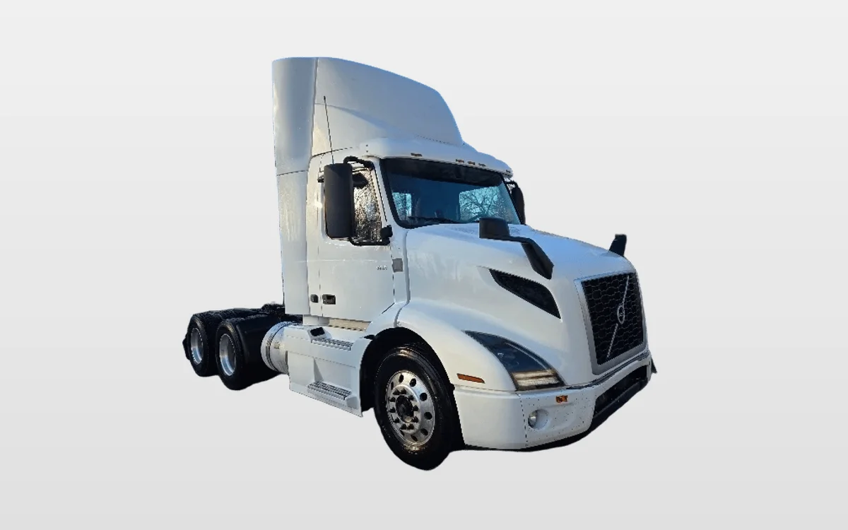 2021 Volvo VNR 640 - image 1