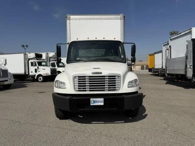 2020 Freightliner M2 106 — photo 3