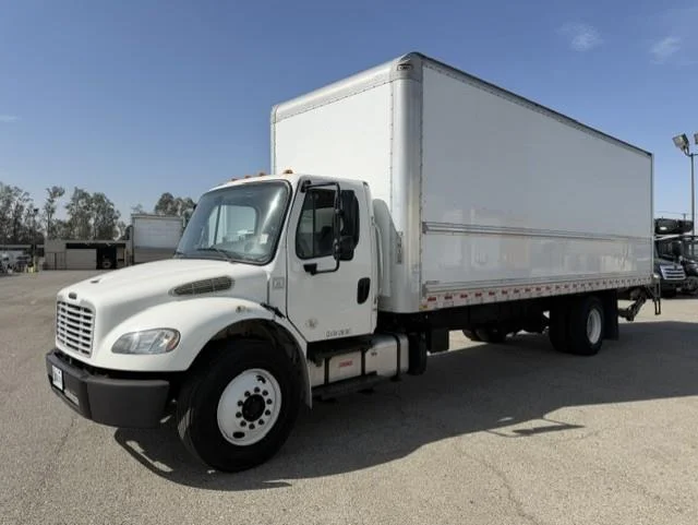 2020 Freightliner M2 106 — photo 2