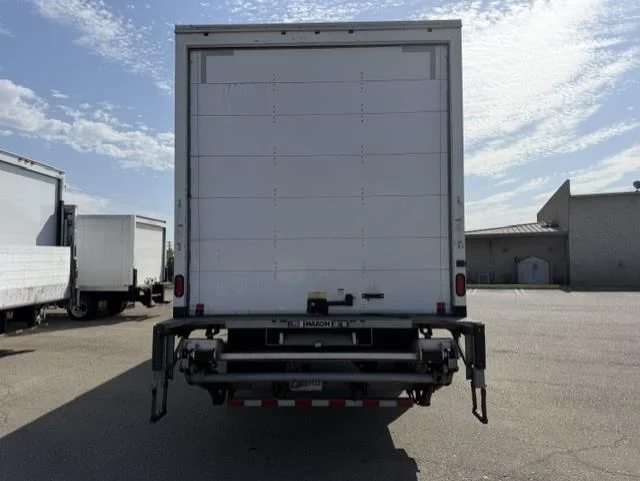2020 Freightliner M2 106 — photo 6