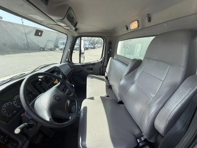 2020 Freightliner M2 106 — photo 11