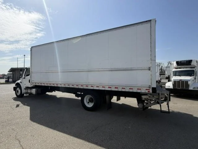 2020 Freightliner M2 106 — photo 5