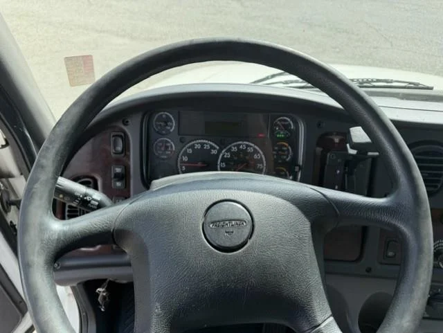 2020 Freightliner M2 106 — photo 12