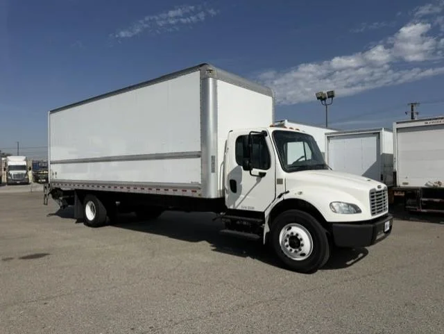 2020 Freightliner M2 106 — photo 4