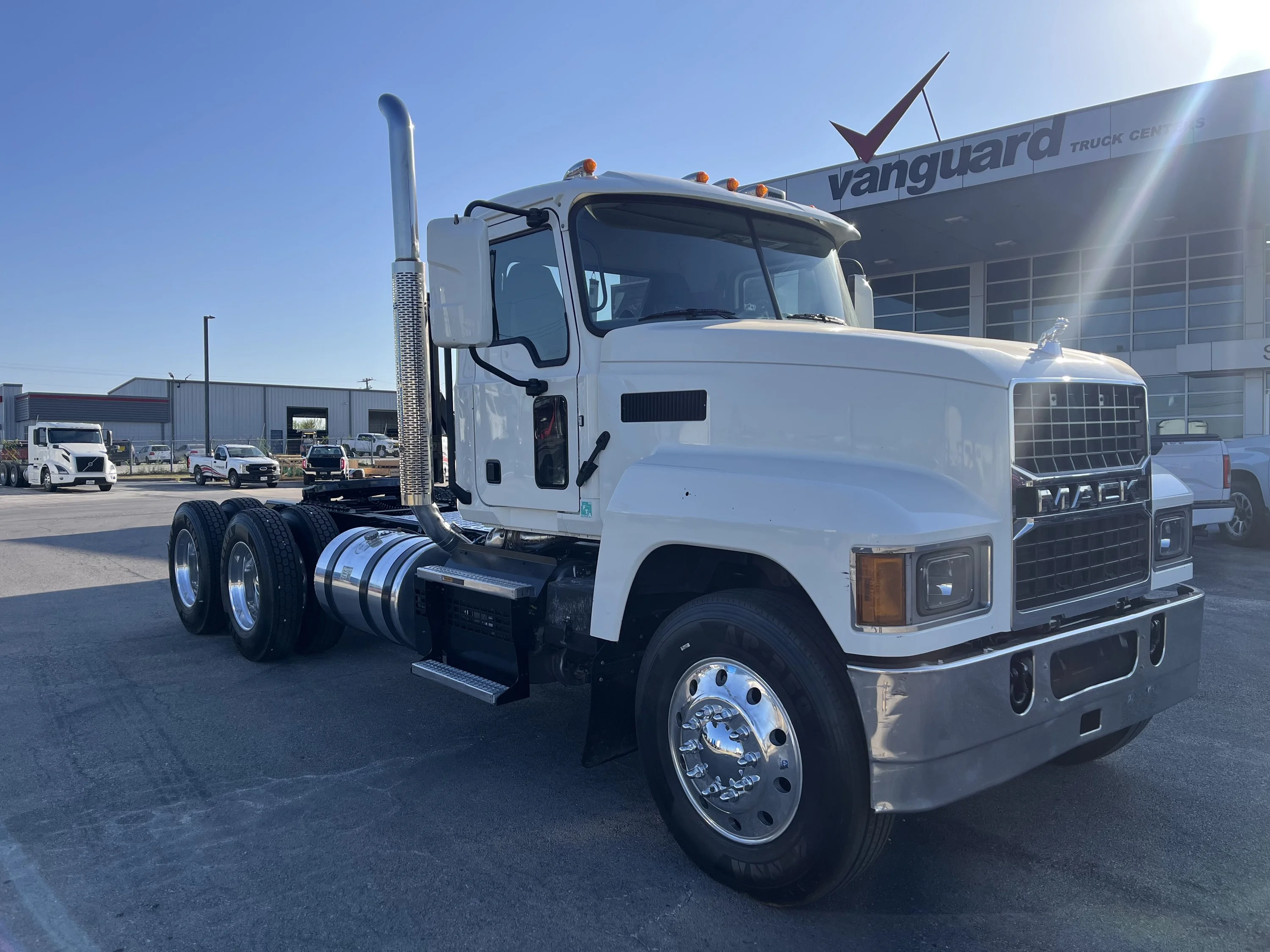 2022 Mack Pinnacle in Austin, TX — photo 2