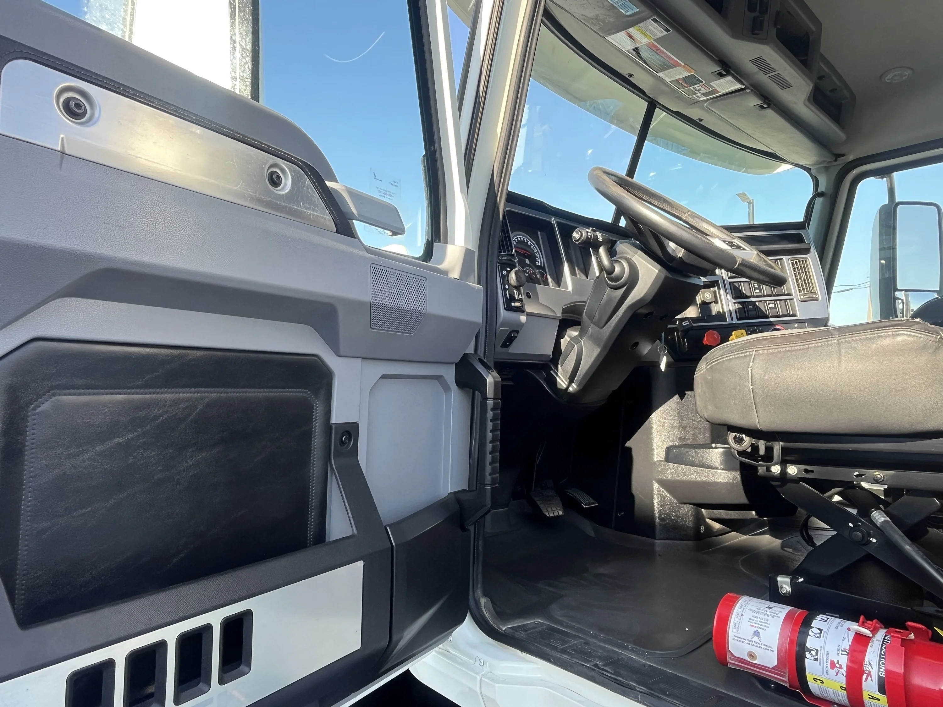 2022 Mack Pinnacle in Austin, TX — photo 9
