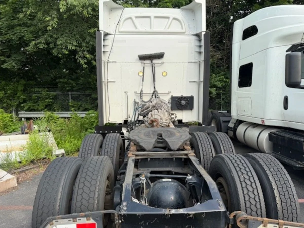 2019 Peterbilt 579 - image 9