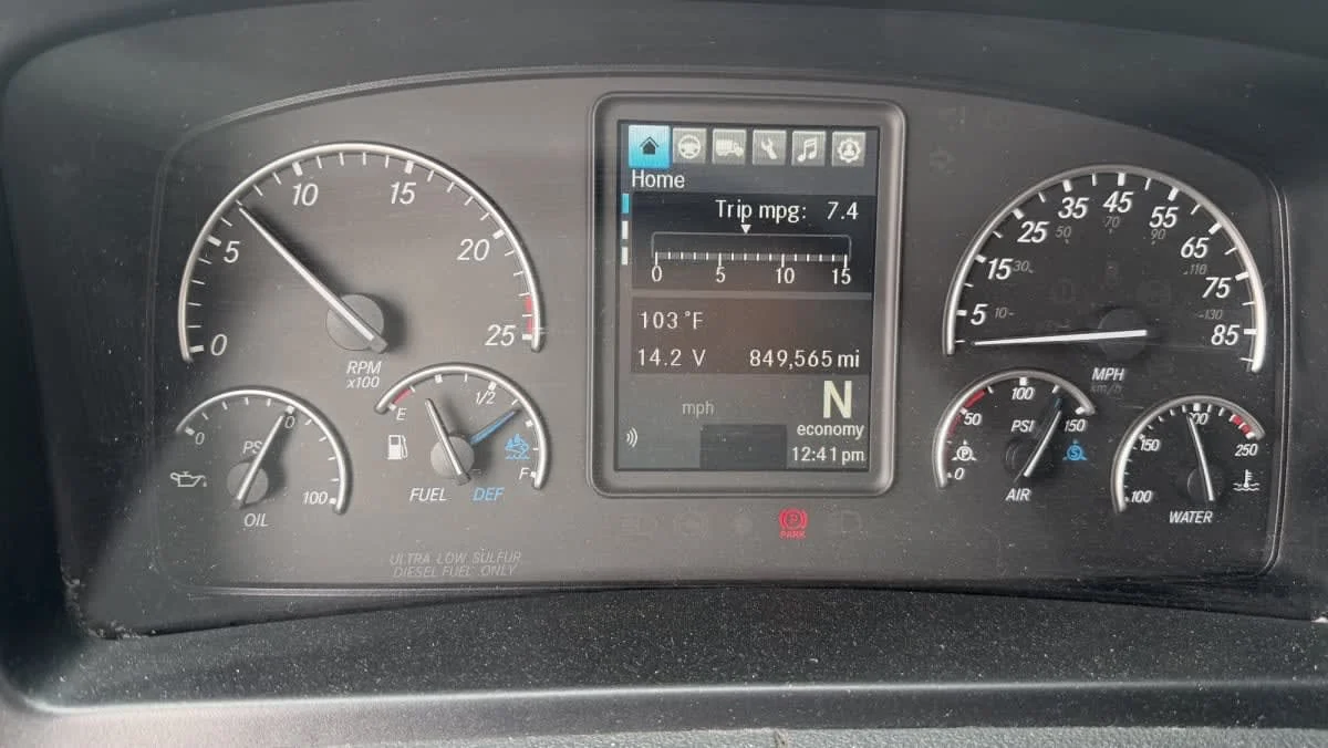 2023 Freightliner Cascadia in Phoenix, AZ — photo 13