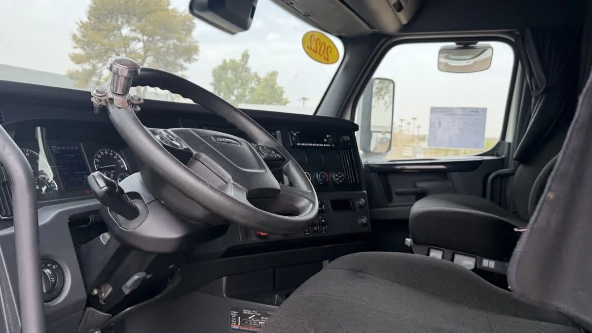2023 Freightliner Cascadia in Phoenix, AZ — photo 12