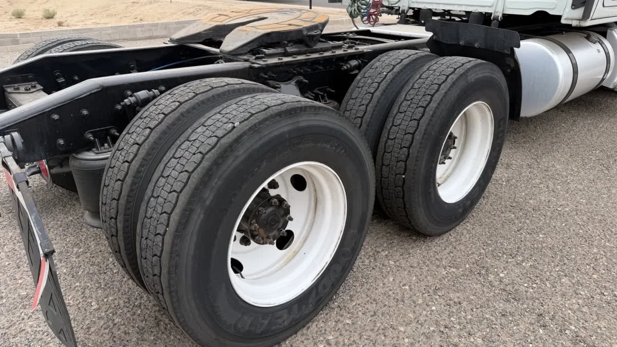 2023 Freightliner Cascadia in Phoenix, AZ — photo 17