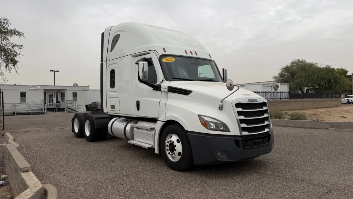2023 Freightliner Cascadia in Phoenix, AZ — photo 3