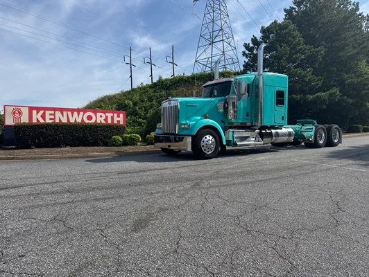 2027 Kenworth W900 in Mableton, GA — photo 2