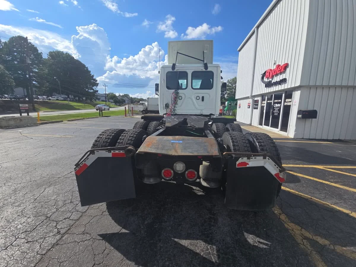 2020 Freightliner Cascadia in Doraville, GA — photo 5
