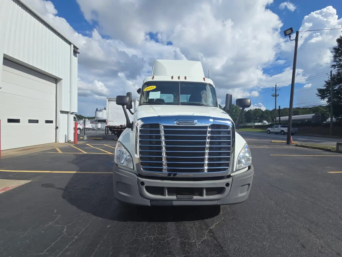 2020 Freightliner Cascadia in Doraville, GA — photo 2