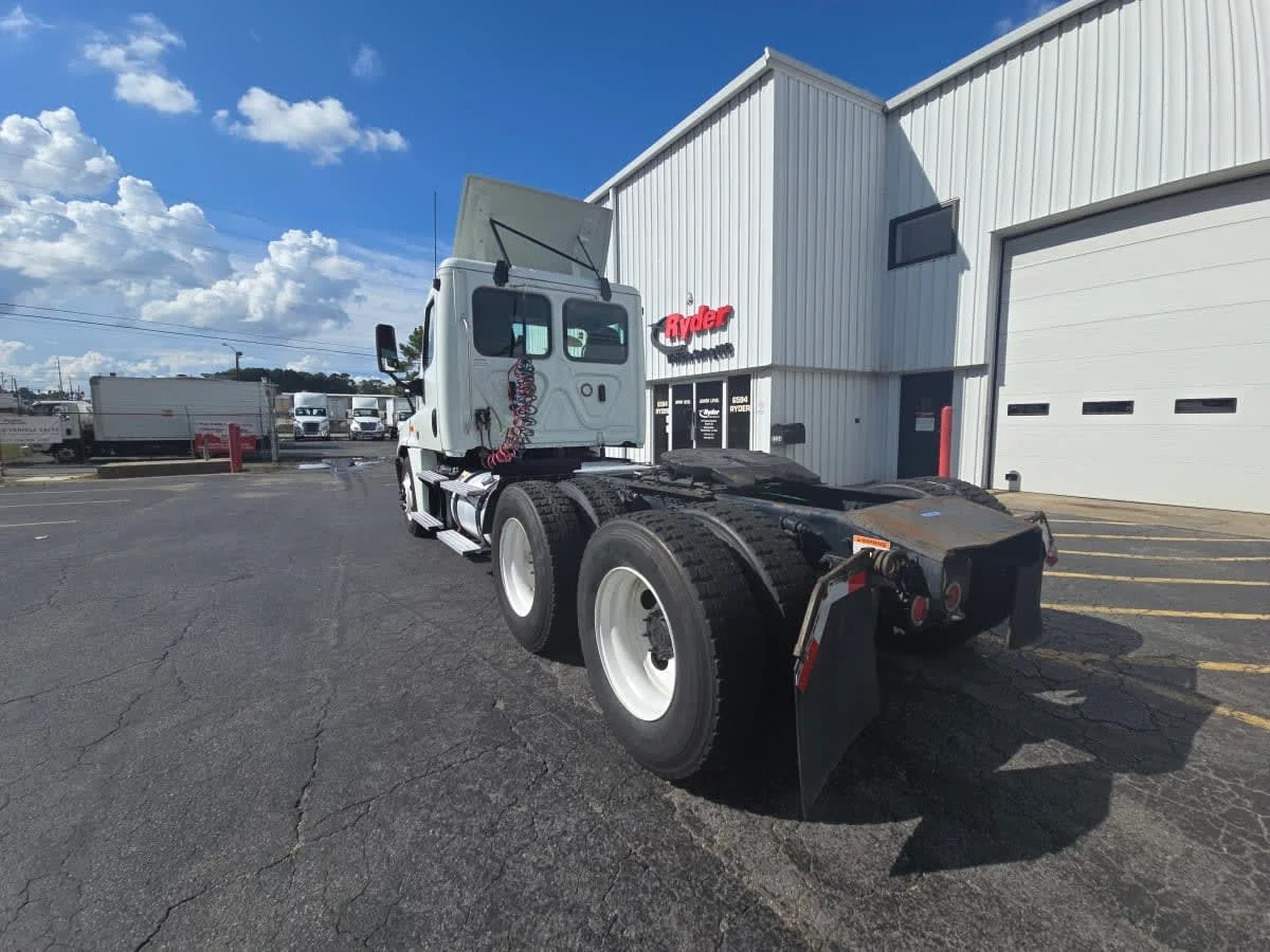 2020 Freightliner Cascadia in Doraville, GA — photo 6
