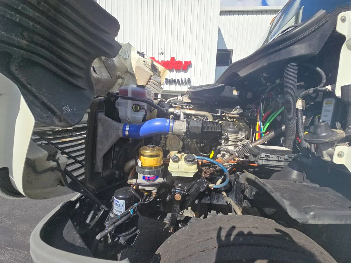 2020 Freightliner Cascadia in Doraville, GA — photo 8