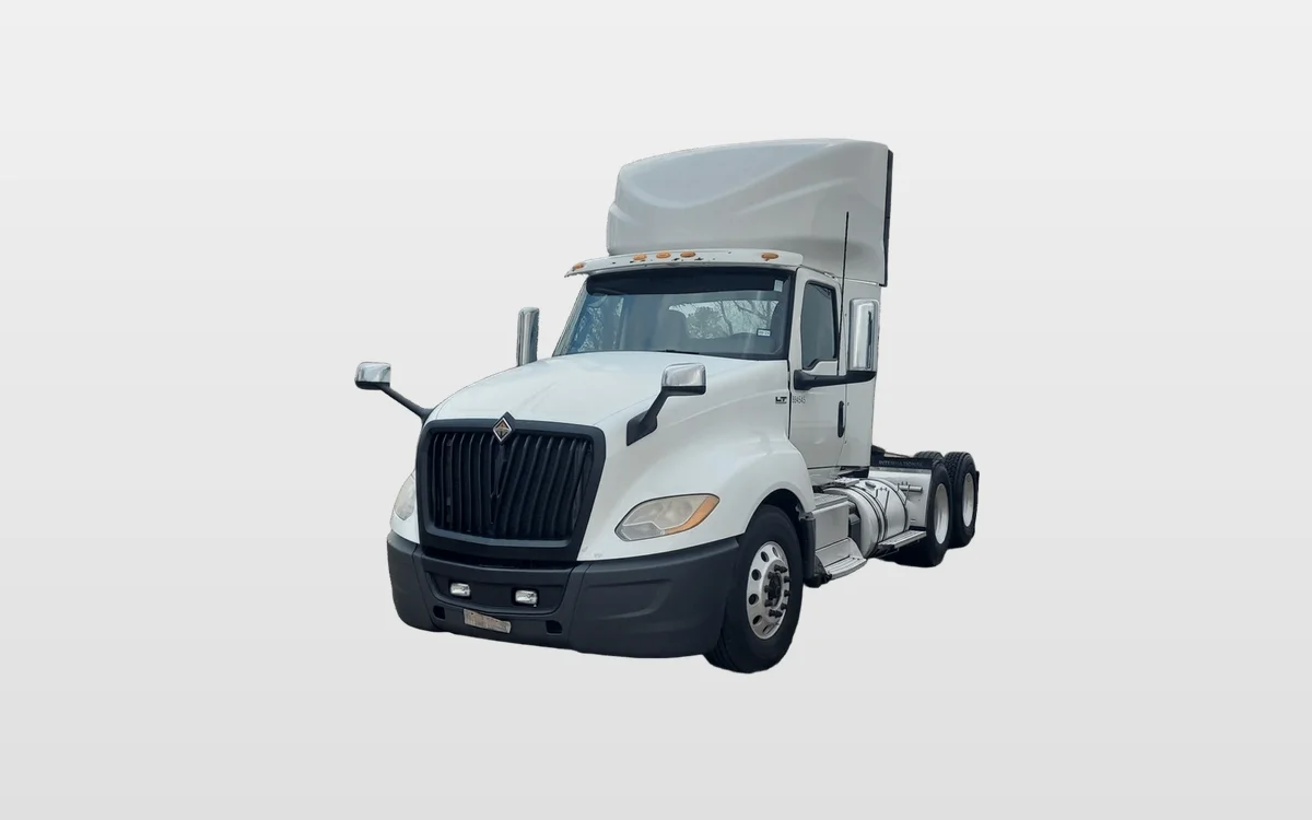 2018 International LT - image 1