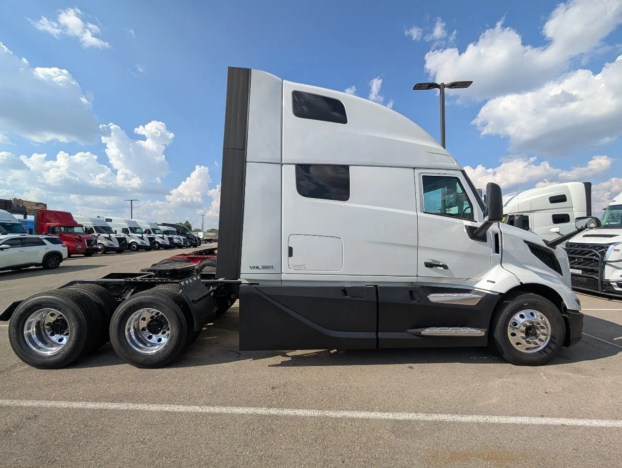 2026 Volvo VNL 860 in Flint, MI — photo 7