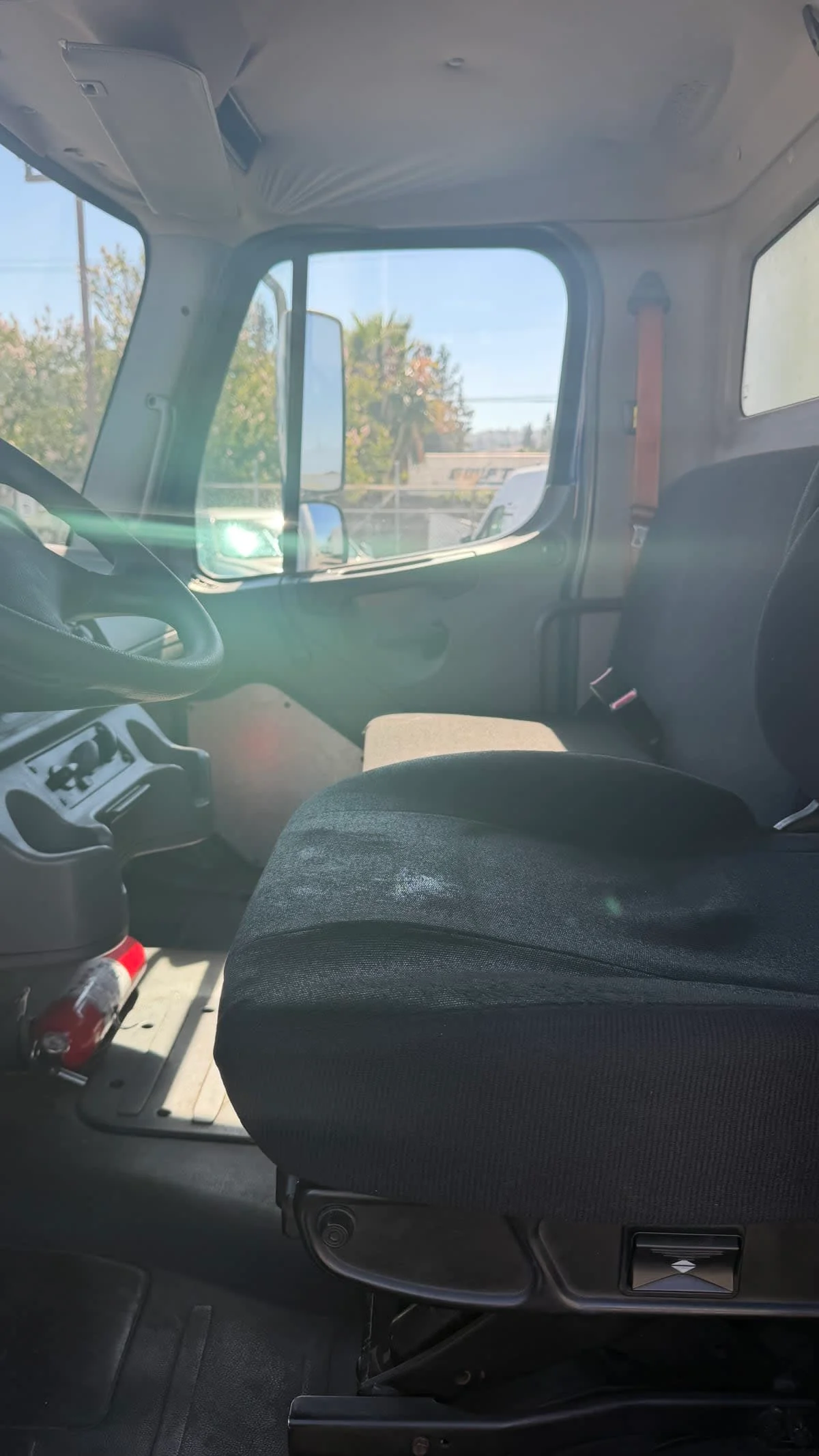 2018 Freightliner M2 106 in Pomona, CA — photo 7