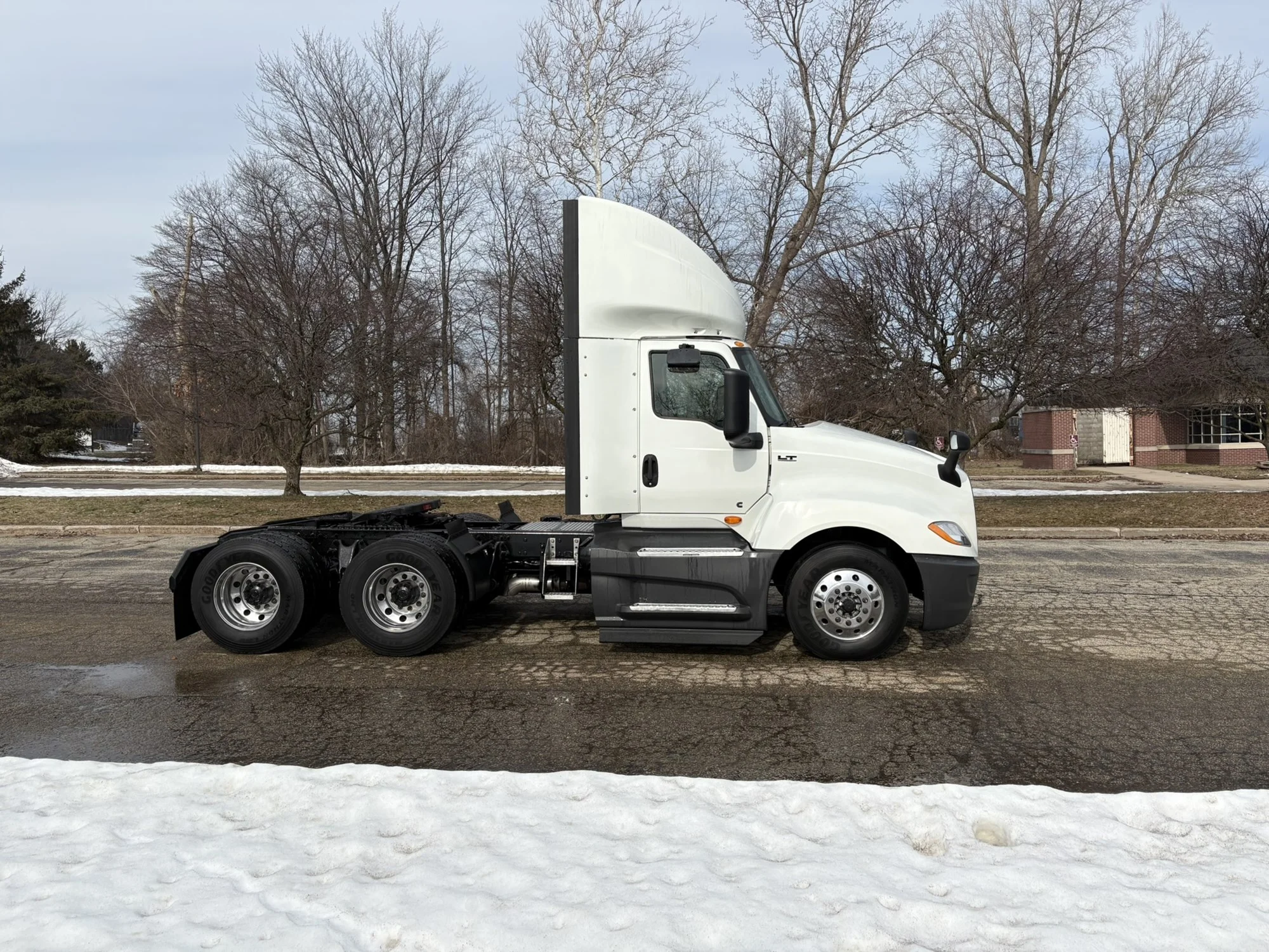 2021 International LT in West Michigan International, MI — photo 5