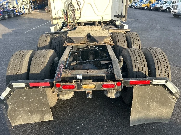 2022 Freightliner Cascadia - image 6