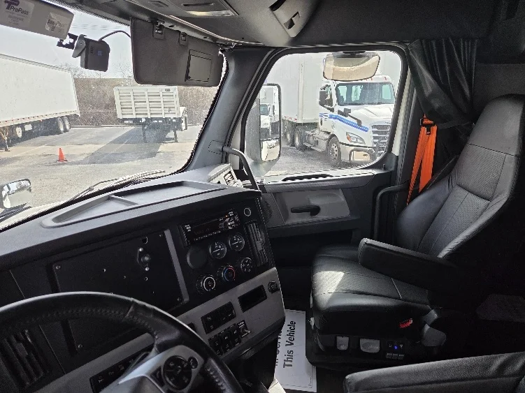 2021 Freightliner Cascadia - image 10