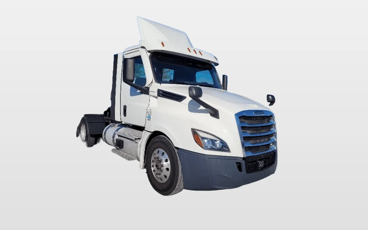 2020 Freightliner Cascadia - image 1