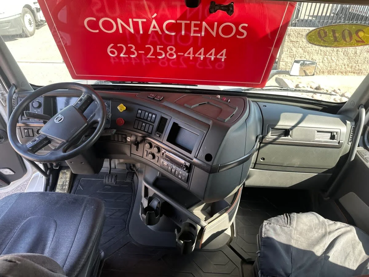 2019 Volvo VNR 640 - image 7