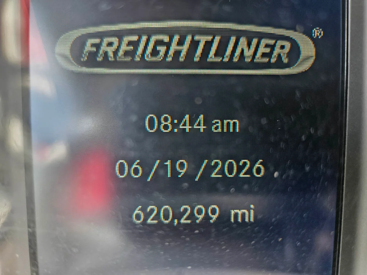 2023 Freightliner Cascadia in Orlando, FL — photo 12
