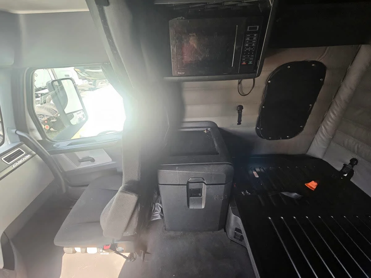 2023 Freightliner Cascadia in Orlando, FL — photo 13